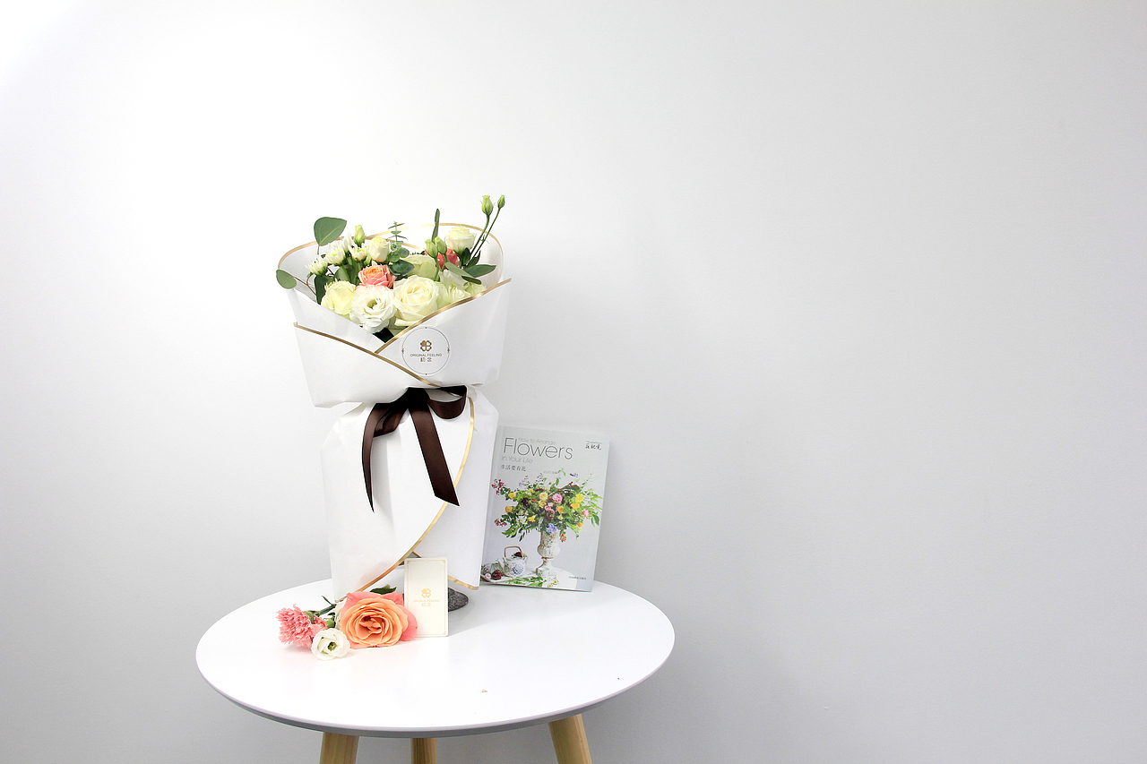 初·念 一束鲜花的低语与光影